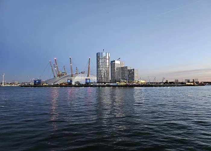 Luxury Property In Canary Wharf